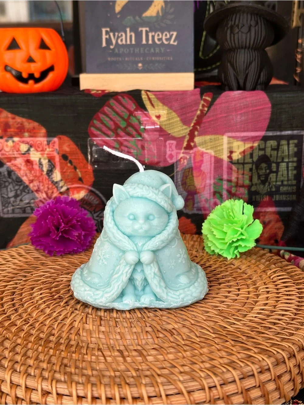 Winter Familiar Cat Candle – Icy Blue